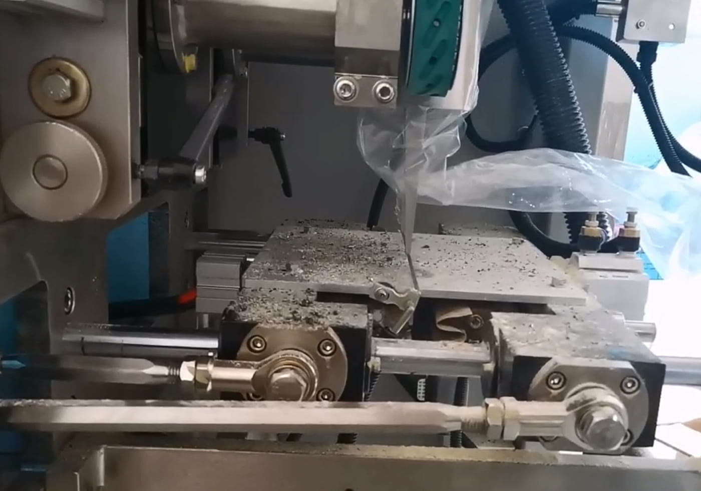 How to Adjust the Bag Holded Video