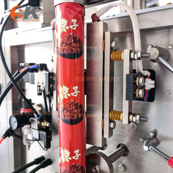 Snack food granule packaging machine